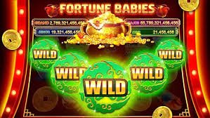 xda777 မိုဘိုင်းအက်ပ် Myanmar ကစားသူများ Smartphone ဖြင့် Online Gaming ကစားနေသောမြင်ကွင်း